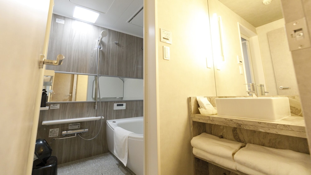 別館 デラックスツイン 3名利用 禁煙 バスルーム1 | ホテルサードプレイス博多