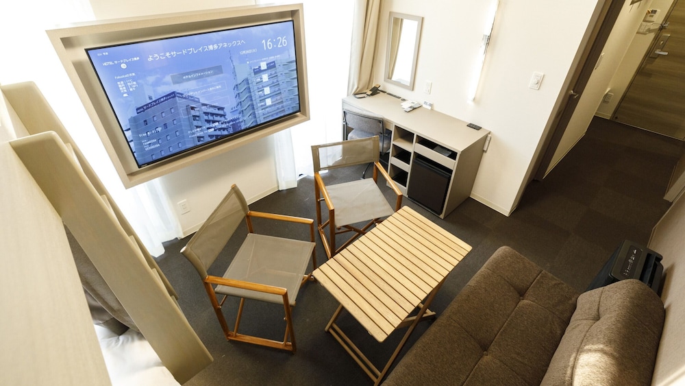 別館 デラックスフォース 5名利用 禁煙 客室6 | ホテルサードプレイス博多