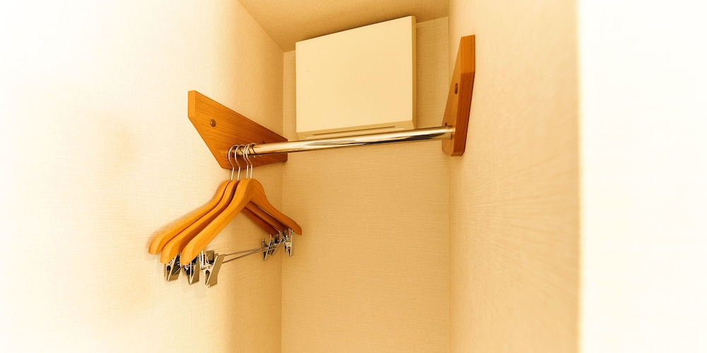 スタンダード ツインルーム ワードローブ1 | ホテルメルディア京都四条大宮