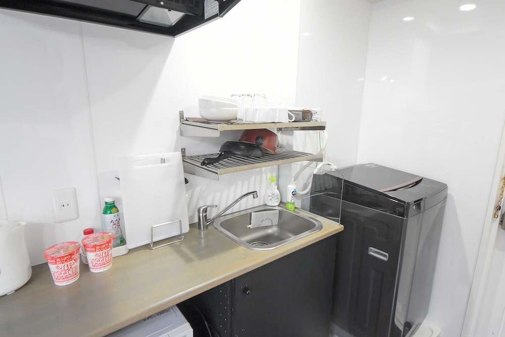 ベーシック アパートメント ダブルベッド 1 台 禁煙 1 階 専用キッチン2 | コンフィーステイ桜町