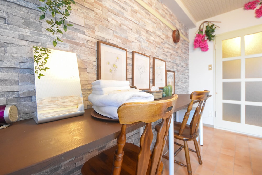 ベーシック アパートメント ダブルベッド 1 台 禁煙 1 階 客室の設備とサービス1 | コンフィーステイ桜町