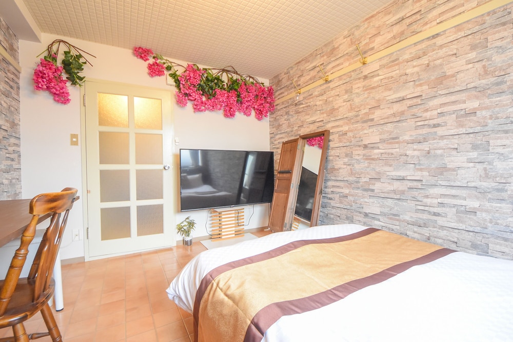 ベーシック アパートメント ダブルベッド 1 台 禁煙 1 階 客室3 | コンフィーステイ桜町