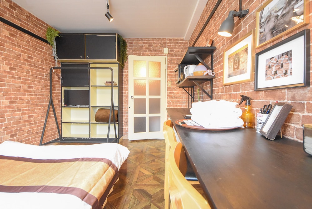 ベーシック アパートメント ダブルベッド 1 台 禁煙 中 2 階 客室1 | コンフィーステイ桜町