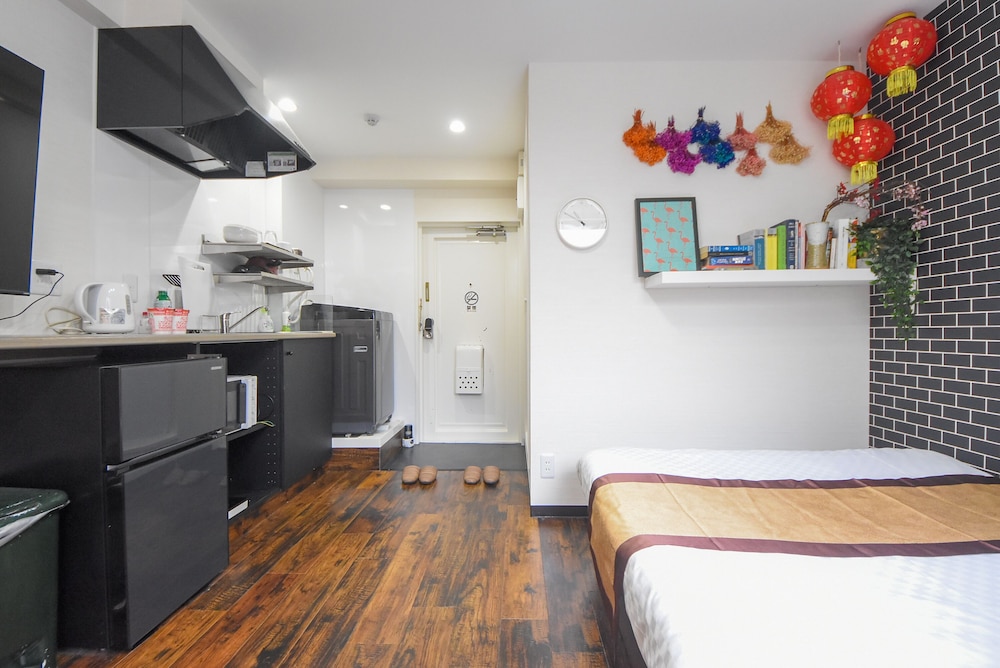 ベーシック アパートメント ダブルベッド 1 台 禁煙 1 階 客室8 | コンフィーステイ桜町