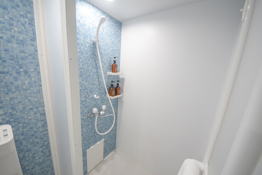 ベーシック アパートメント ダブルベッド 1 台 禁煙 1 階 バスルーム1 | コンフィーステイ桜町