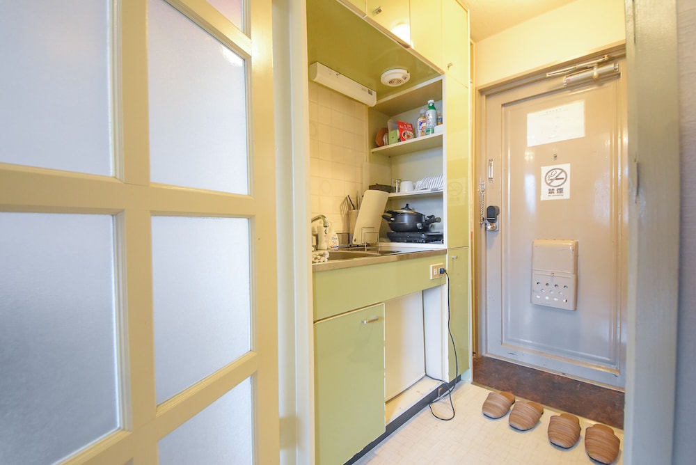 ベーシック アパートメント ダブルベッド 1 台 禁煙 1 階 専用キッチン0 | コンフィーステイ桜町