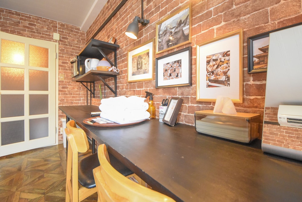 ベーシック アパートメント ダブルベッド 1 台 禁煙 中 2 階 客室2 | コンフィーステイ桜町