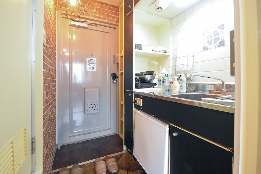 ベーシック アパートメント ダブルベッド 1 台 禁煙 中 2 階 専用キッチン0 | コンフィーステイ桜町