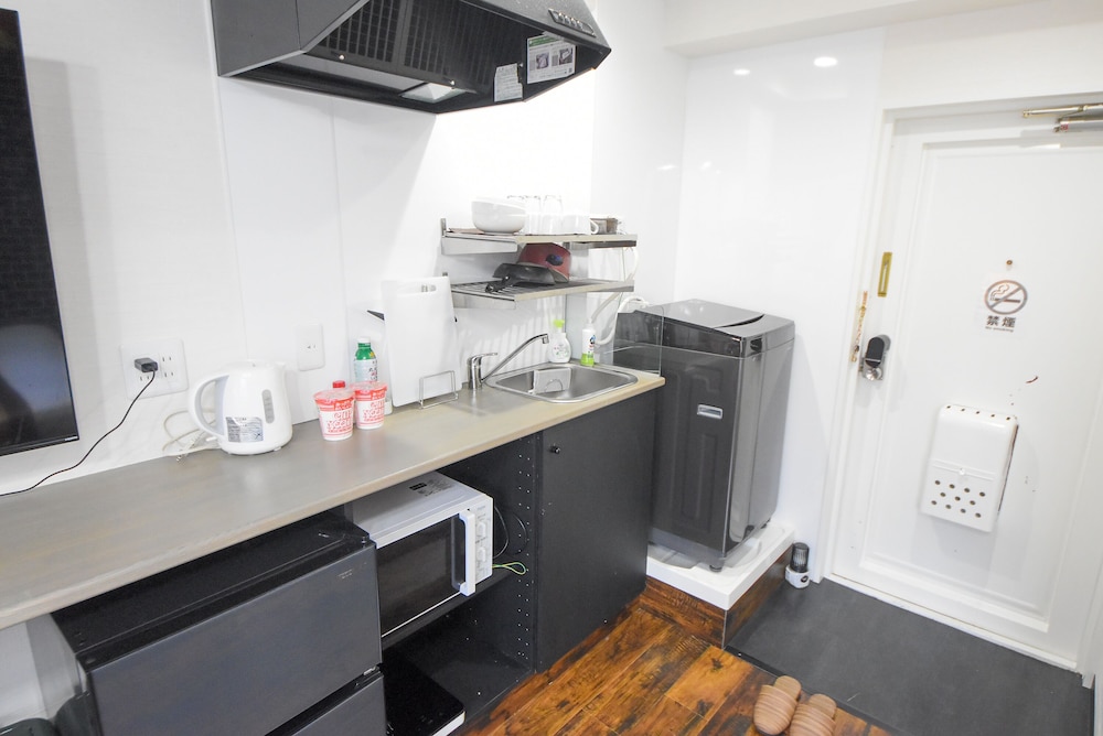 ベーシック アパートメント ダブルベッド 1 台 禁煙 1 階 専用キッチン3 | コンフィーステイ桜町