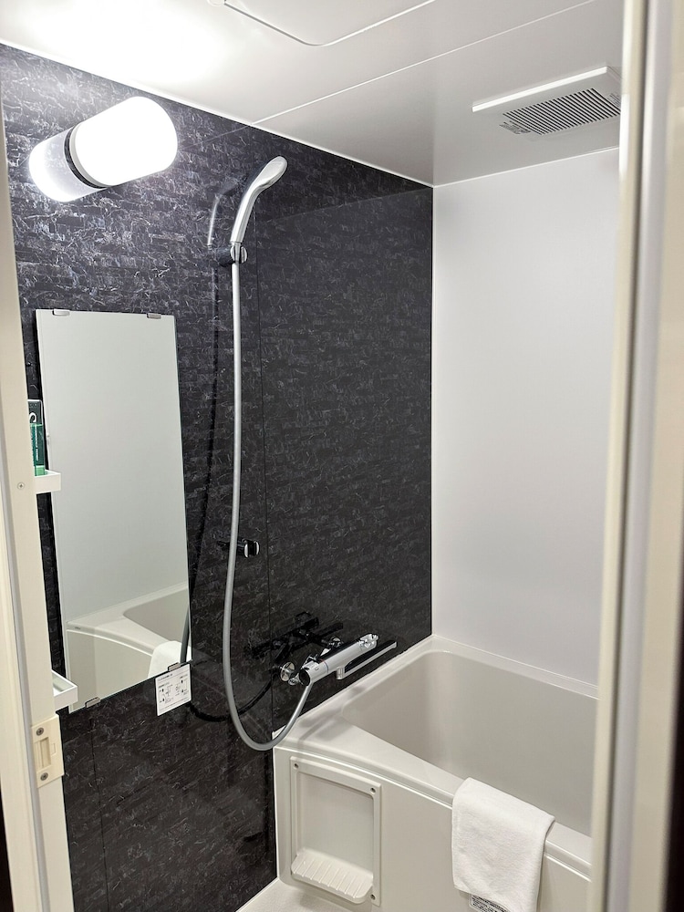 ベーシック ツインルーム シングルベッド 2 台 バスルーム2 | KOHALA HOTEL