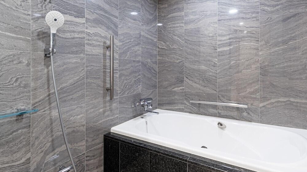 スーペリア ダブルルーム 禁煙 バスルーム0 | アビタホテル京都鴨川