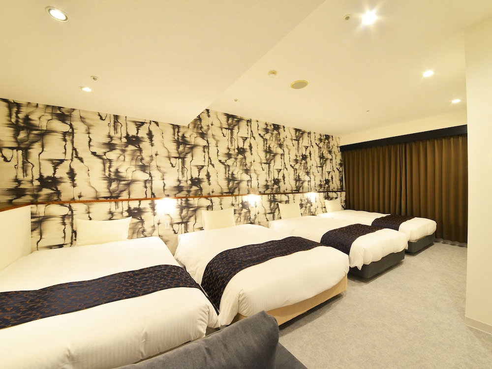 デラックス 4 人部屋 4 ベッドルーム 禁煙 | LC五稜郭ホテル