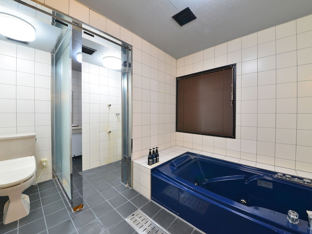 デラックス 4 人部屋 4 ベッドルーム 禁煙 バスルーム0 | LC五稜郭ホテル