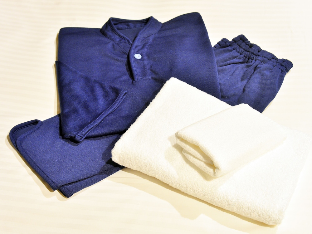 スーペリア ダブルルーム 喫煙可 本館 ワードローブ0 | LC五稜郭ホテル