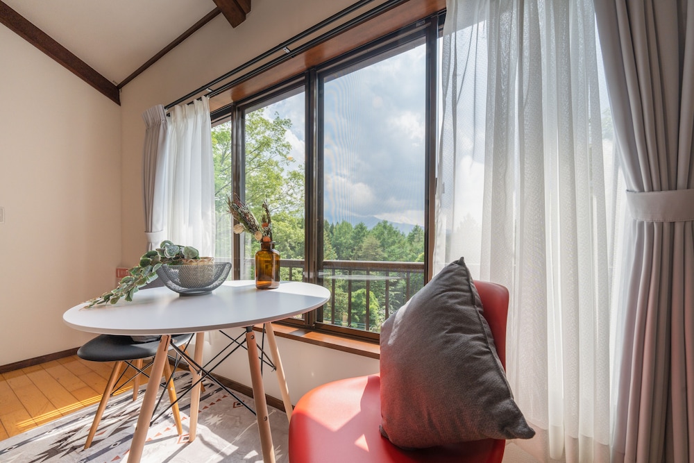 ベーシック ヴィラ リビング エリア1 | R-house 1st