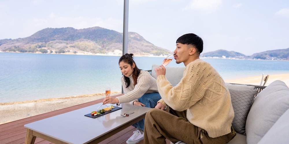 デラックス ヴィラ テラス / パティオ1 | 瀬戸内隠れ家リゾート