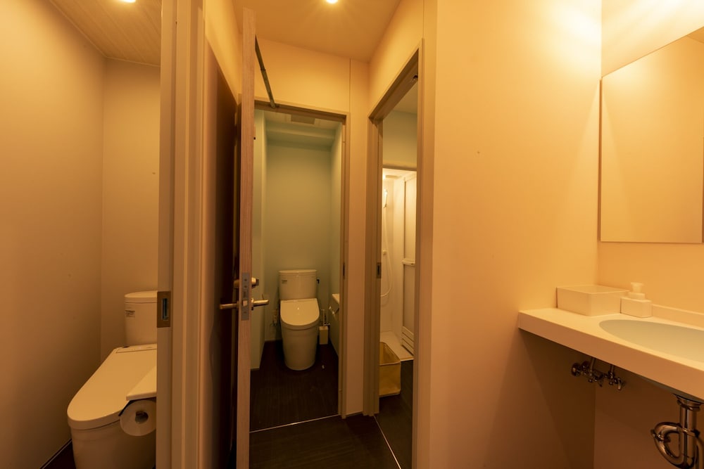 ベーシック ツインルーム バスルーム0 | plat hostel keikyu sapporo ichiba