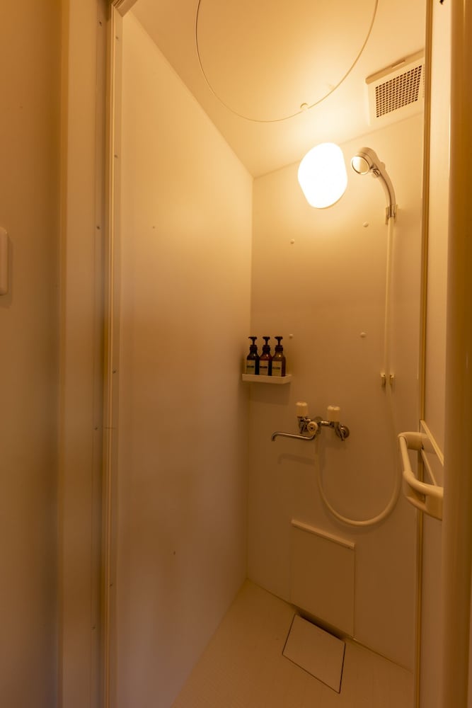 ベーシック ダブルルーム バスルーム0 | plat hostel keikyu sapporo ichiba