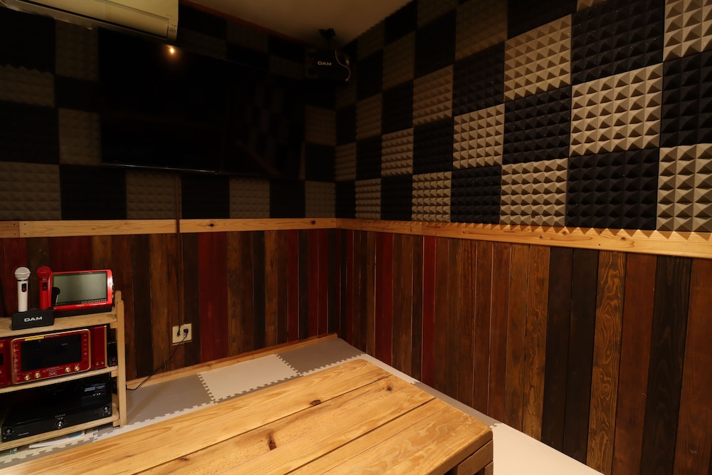 ファミリー ヴィラ ダブルベッド 2 台 客室内のダイニングエリア0 | Glamping Village Leaf