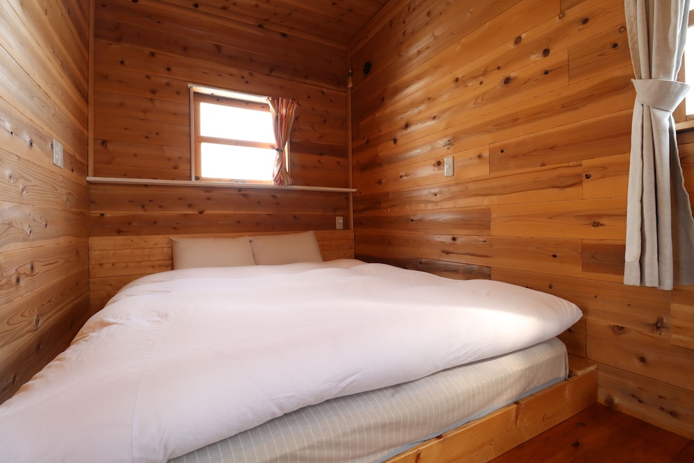 ファミリー ヴィラ ダブルベッド 2 台 客室4 | Glamping Village Leaf