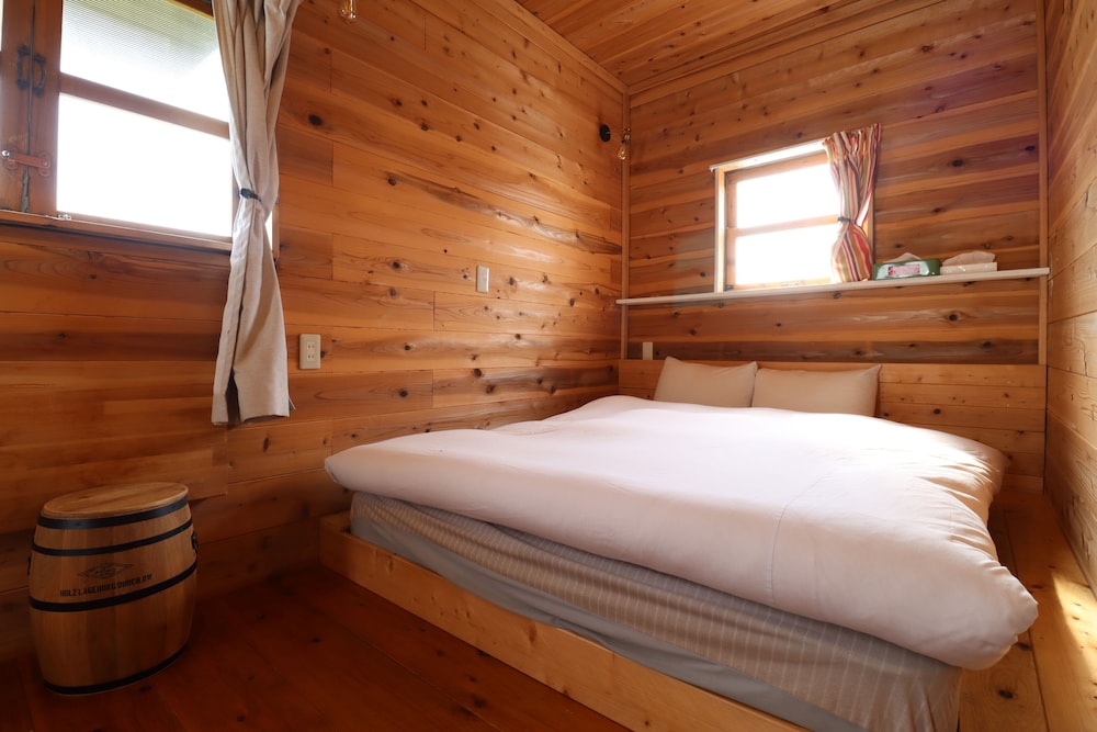 ファミリー ヴィラ ダブルベッド 2 台 客室8 | Glamping Village Leaf