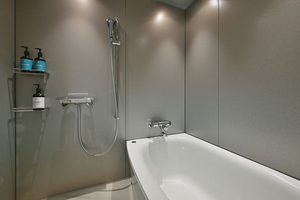 リニューアル　スーペリアツインルーム　無料朝食付 バスルーム1 | プリンス スマート イン 大阪淀屋橋