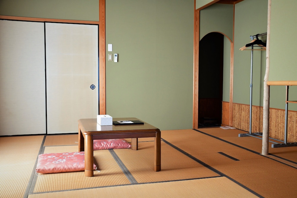 ファミリー 4 人部屋 客室2 | VILLA 33 KASHIKOJIMA
