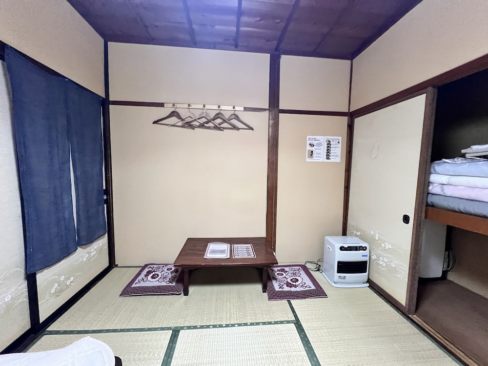 Twin Room 5, Shared bathroom 客室5 | Hostel Murasaki