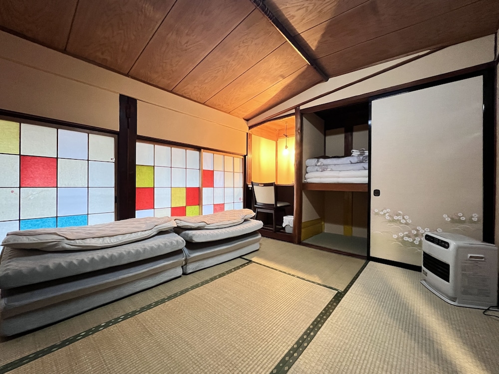 Small Twin Room 2, Shared bathroom 客室2 | Hostel Murasaki