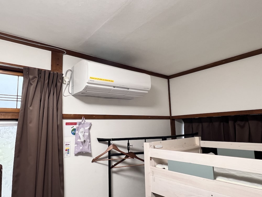 Family Room 13, Shared bathroom 客室2 | Hostel Murasaki