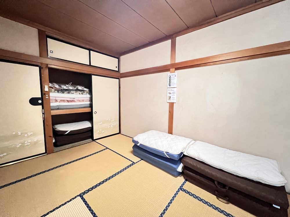 Superior Twin Room 8, Shared bathroom 客室2 | Hostel Murasaki