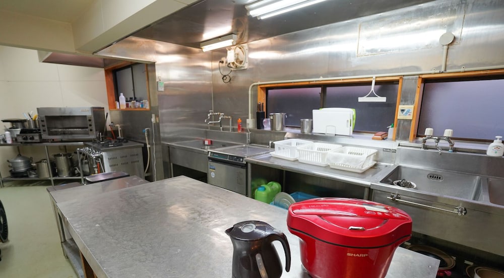 Twin Room 7, Shared bathroom 共用キッチン2 | Hostel Murasaki