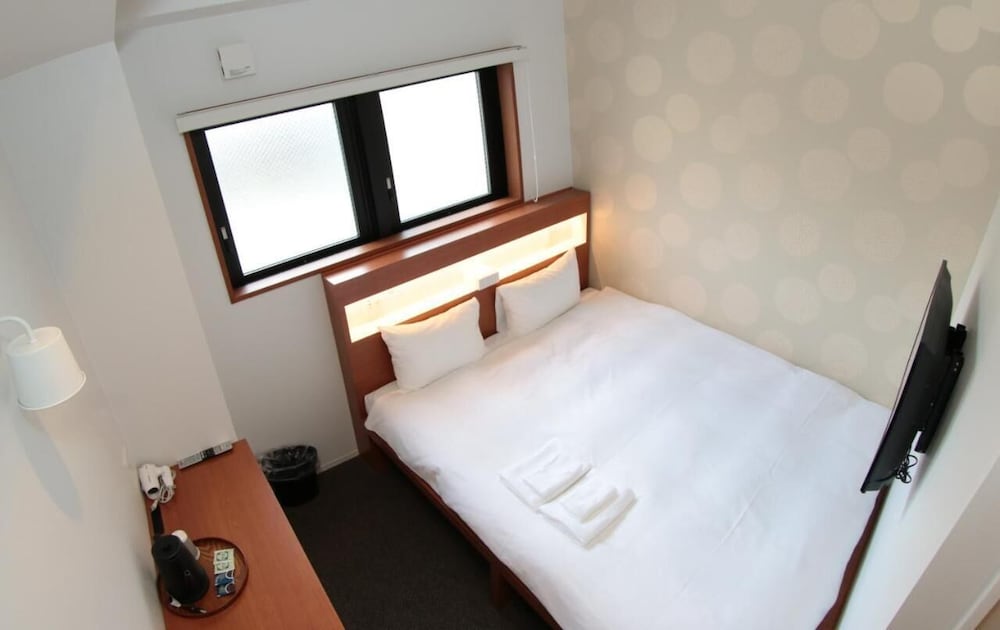 スタンダードクイーンルーム 禁煙 客室1 | WeBase 京都 - ホステル