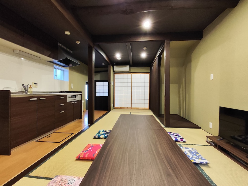 トラディショナル ハウス 禁煙 (チェックイン19時30分まで) (ホテル棟から徒歩約5分) リビング エリア1 | West Japan 京都清水