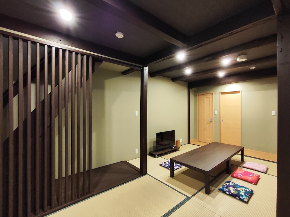 トラディショナル ハウス 禁煙 (チェックイン19時30分まで) (ホテル棟から徒歩約5分) リビング エリア0 | West Japan 京都清水