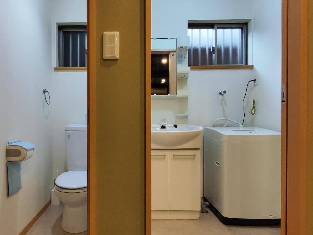 トラディショナル ハウス 禁煙 (チェックイン19時30分まで) (ホテル棟から徒歩約5分) バスルーム1 | West Japan 京都清水