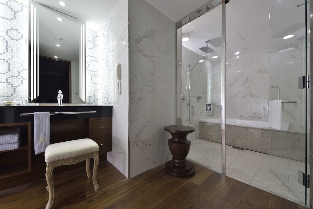 スイート バスルーム0 | ザ ロイヤルパークホテル 東京羽田空港第3旅客ターミナルビル内