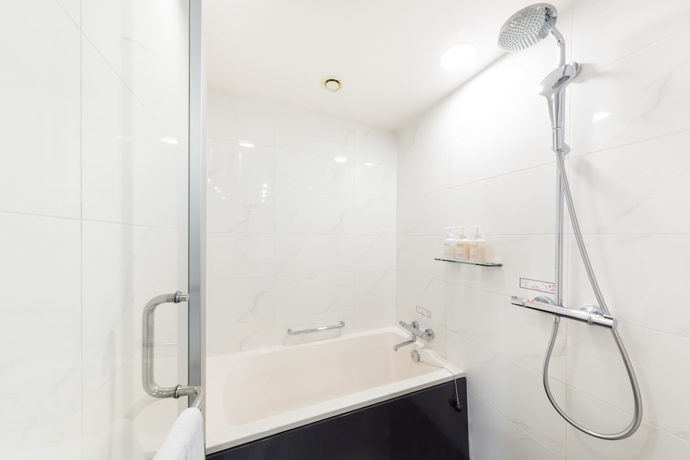 スーペリア ツインルーム バスルーム1 | ザ ロイヤルパークホテル 東京羽田空港第3旅客ターミナルビル内