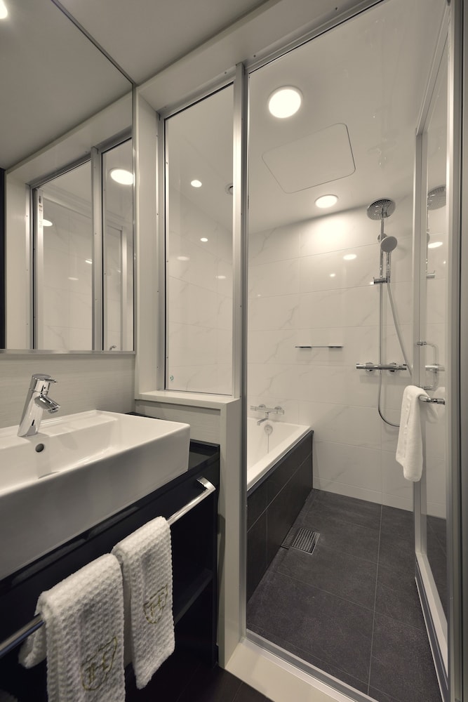 スーペリア ツインルーム バスルーム0 | ザ ロイヤルパークホテル 東京羽田空港第3旅客ターミナルビル内