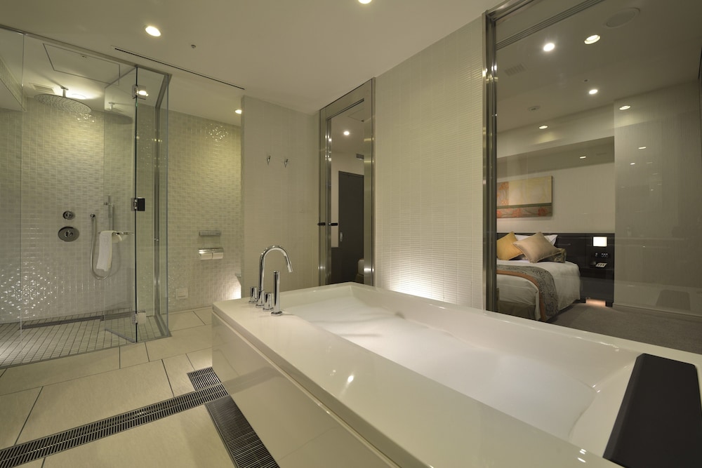 スイート (Collaboration) バスルーム0 | ザ ロイヤルパークホテル 東京羽田空港第3旅客ターミナルビル内