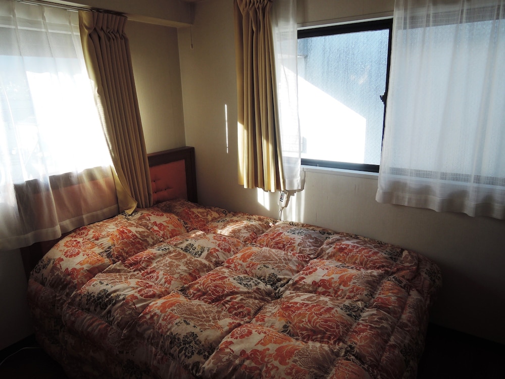 スタンダードダブルルーム　共用バスルーム・トイレ付 客室1 | 日光パークロッジ 東武駅前