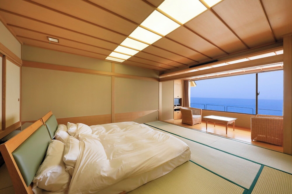 展望風呂付メゾネット (オーシャンビュー/禁煙) 客室4 | 割烹旅館 若松