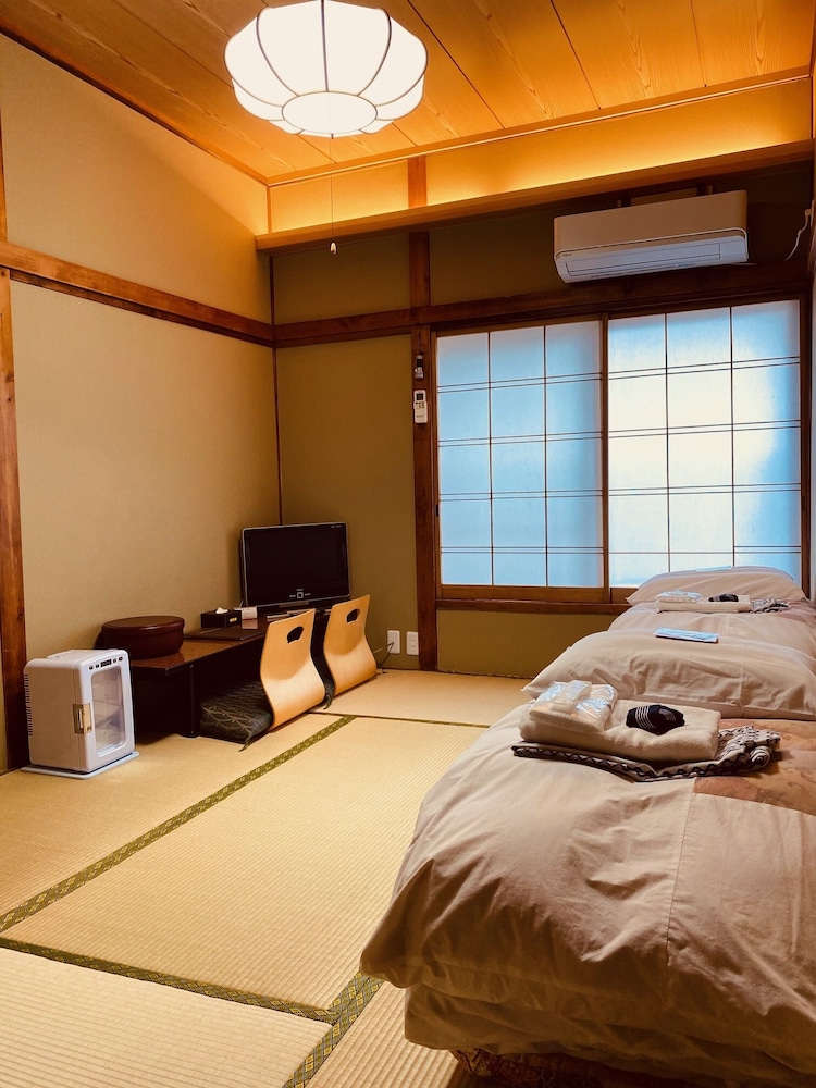 和室 ツインルーム 共用バスルーム 禁煙 | 旅館 山水荘