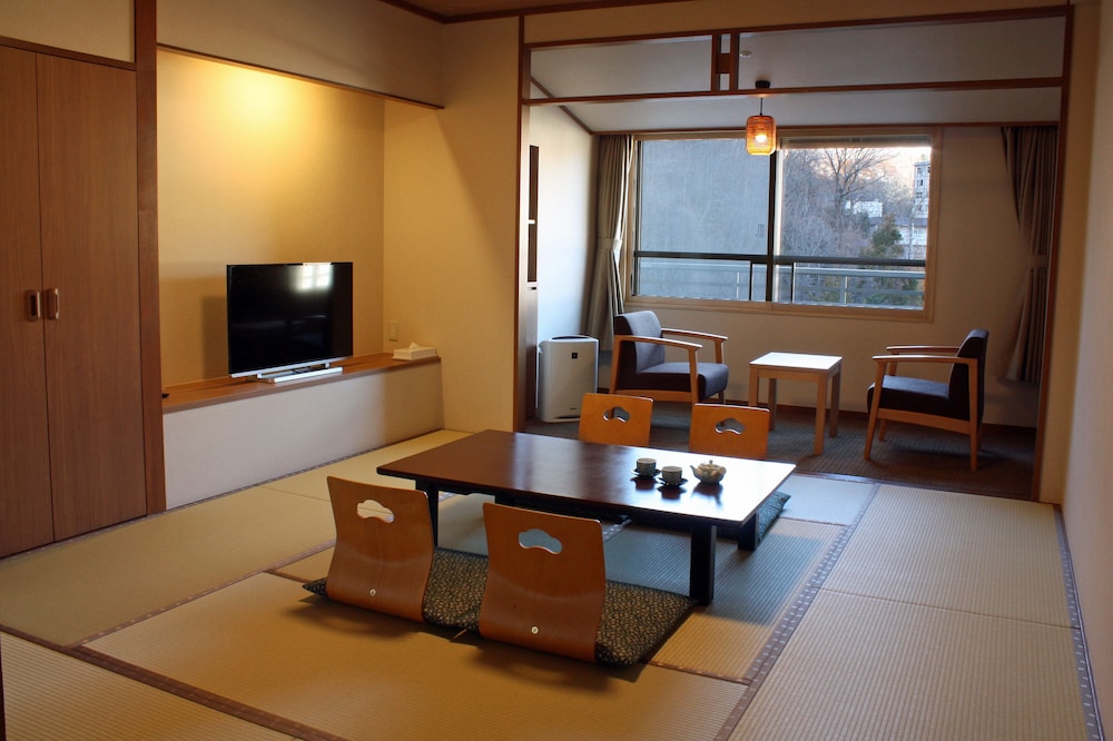 【禁煙】和室10畳/2~5名 客室1 | ホテル まほろば