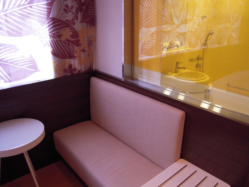 コンフォートダブル　禁煙 リビング エリア0 | 渋谷グランベルホテル