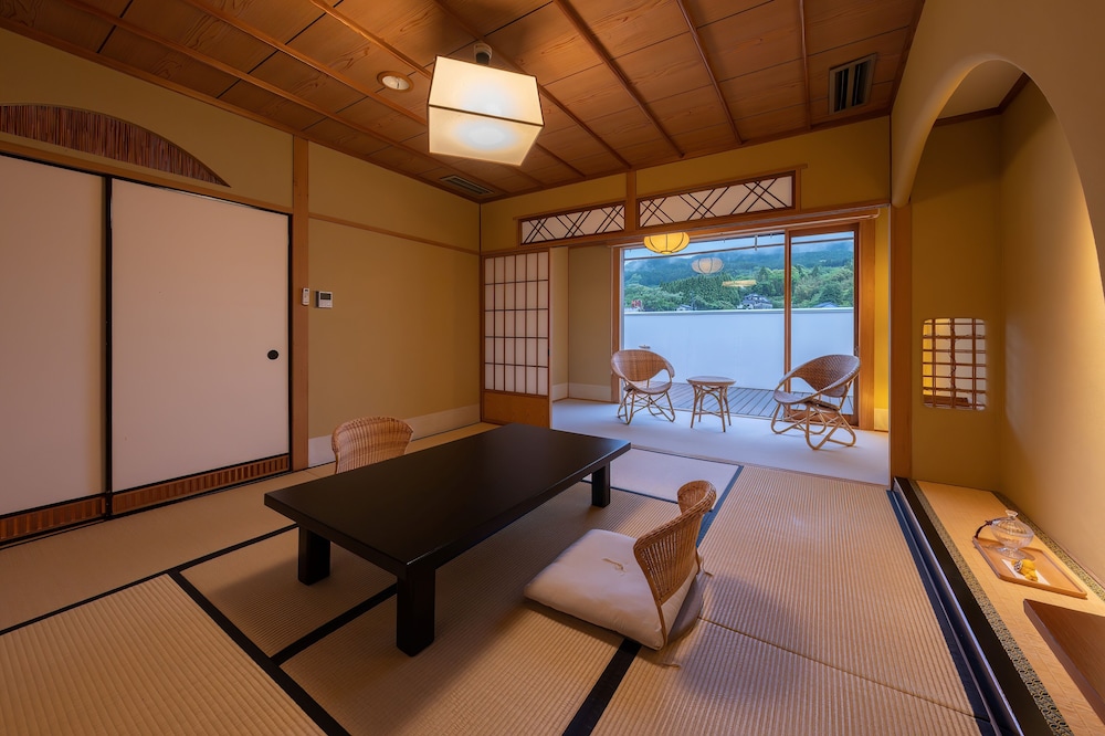 みやび館露天風呂付和室 (禁煙) 定員1-4名 客室1 | 和多屋別荘