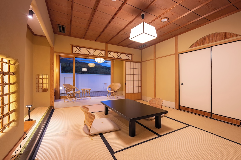 みやび館露天風呂付和室 (禁煙) 定員1-4名 客室2 | 和多屋別荘