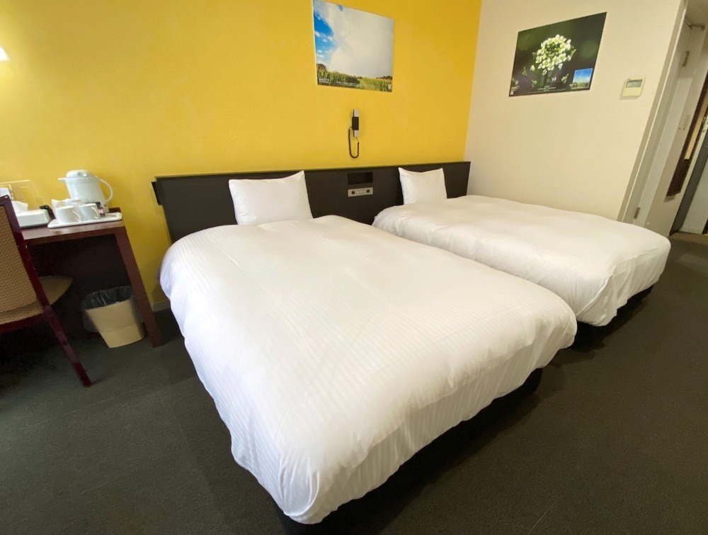 スタンダード ツインルーム 禁煙 客室3 | ホテルコンチネンタル