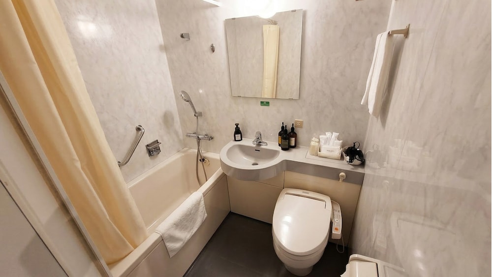 スーペリア ダブルルーム 禁煙 バスルーム0 | ホテルコンチネンタル