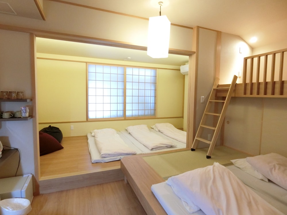 ファミリールームA (4-7名様用) 客室2 | 野上本館